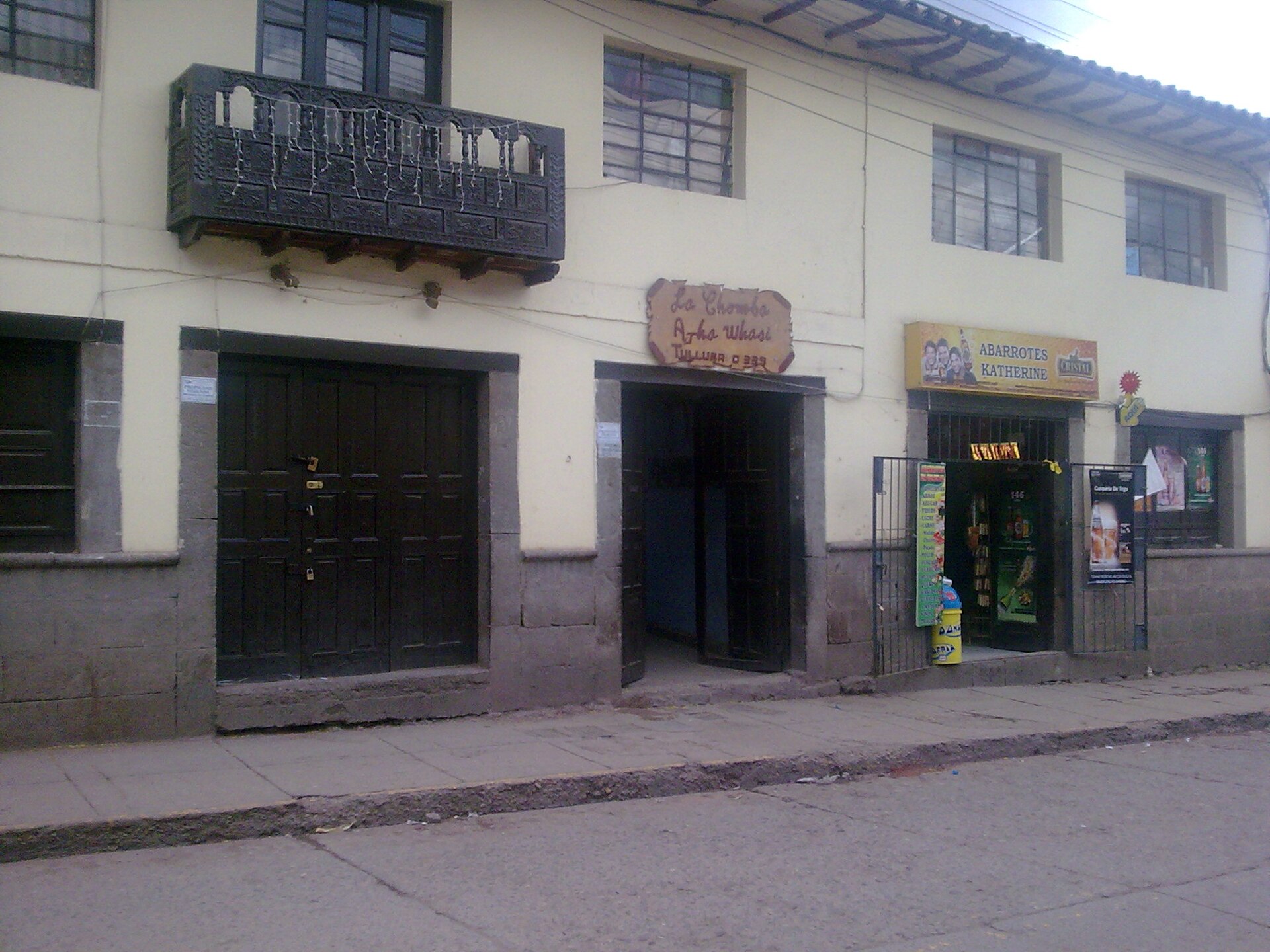 Chocolate artesanal y granos de cacao de la región de Cusco