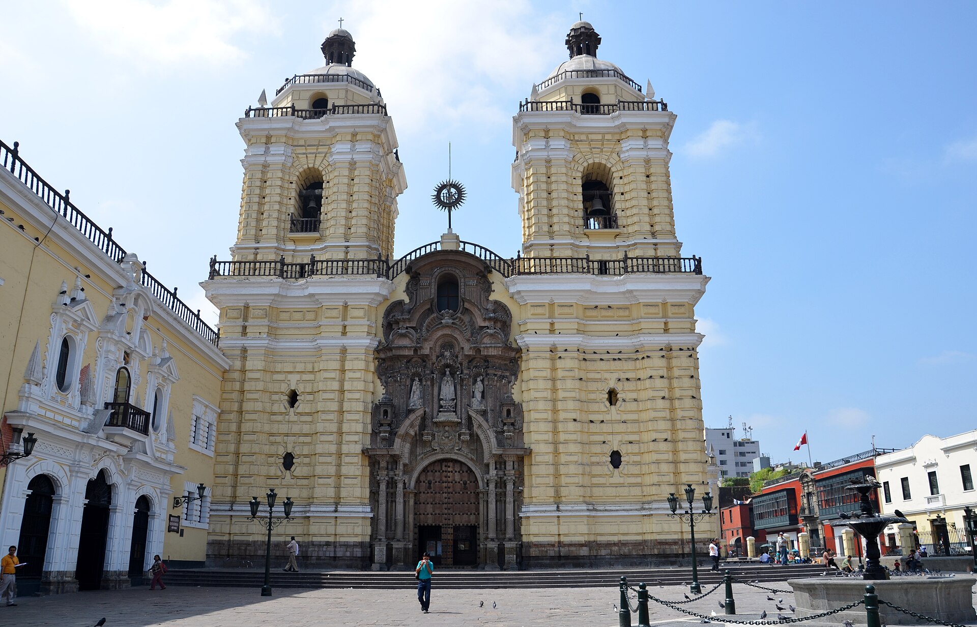 Claustro del convento de San Francisco de Lima con sus azulejos