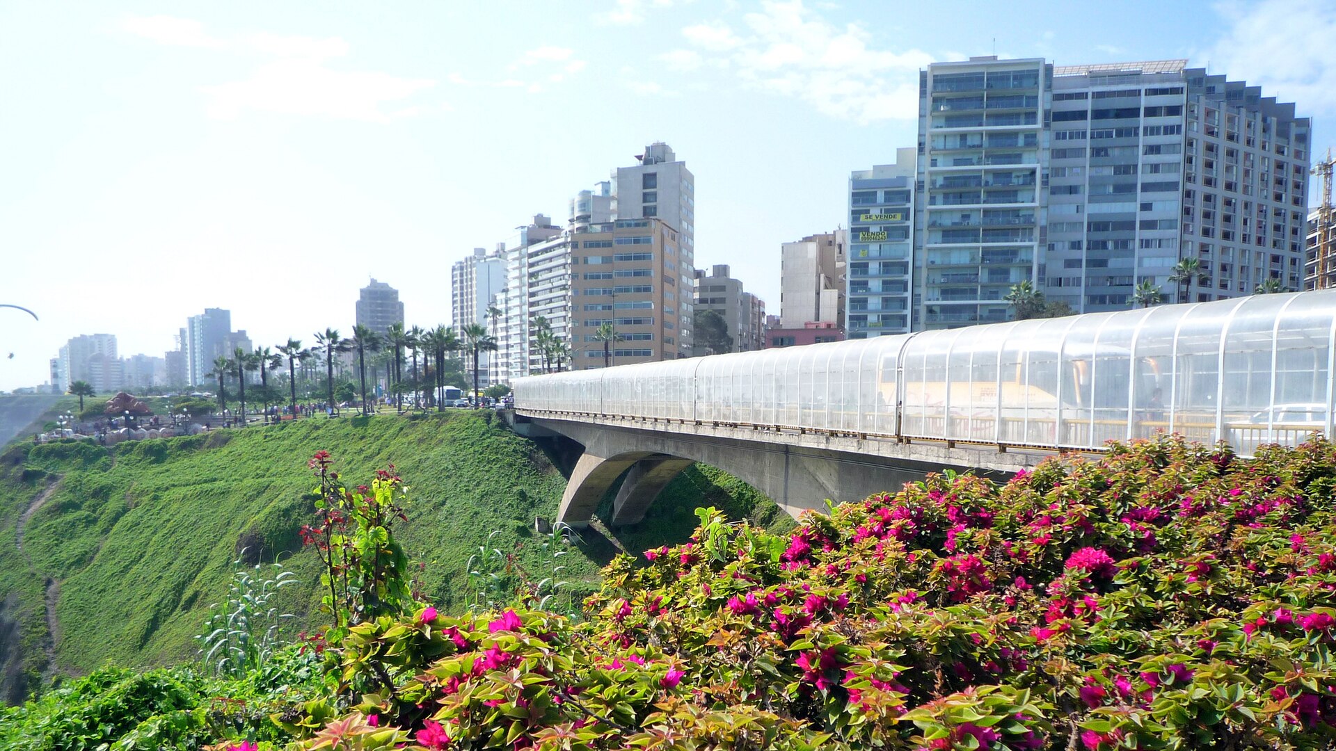 Miraflores con el acantilado y vista al océano Pacífico