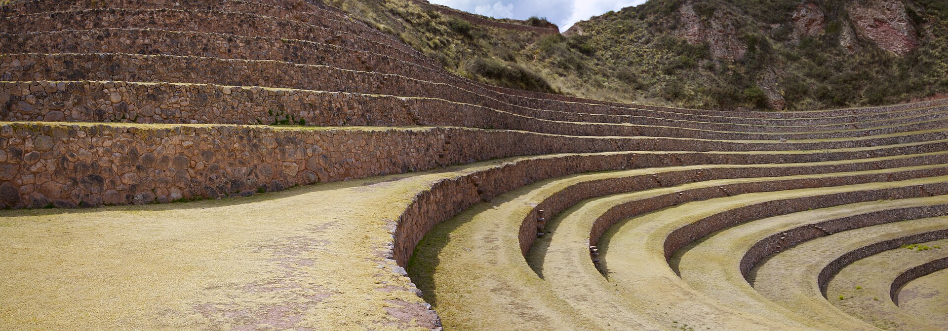 Andenes circulares de Moray vistos desde el mirador