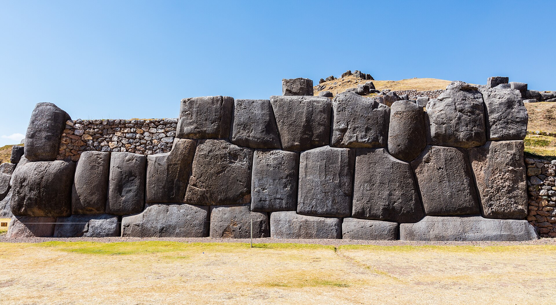 Murallas megalíticas de Sacsayhuamán sobre el cerro de Cusco